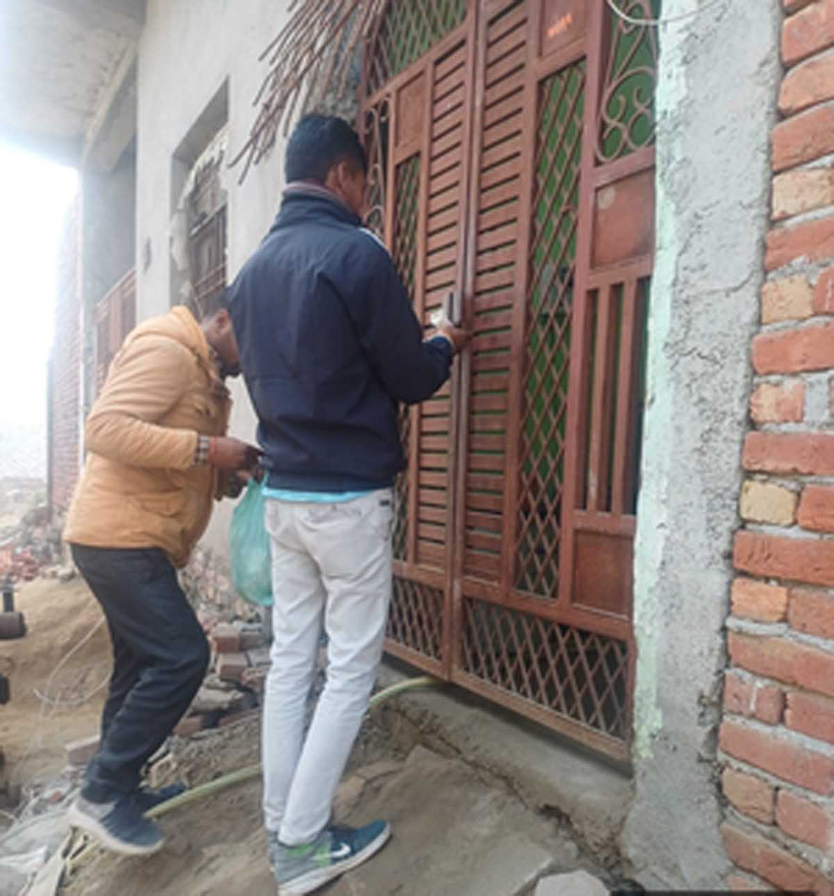 ग्रेनो प्राधिकरण ने बिसरख में अवैध रूप से बने 4 और डूब क्षेत्र में बने 5 घरों को किया सील